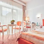 Continental Forum Отель 4*