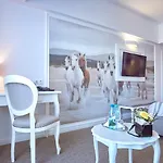 Отель Continental Forum 4*