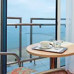 Continental Forum Отель 4*