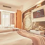 Continental Forum فندق