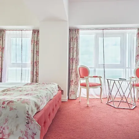 Continental Forum Hotel 4*