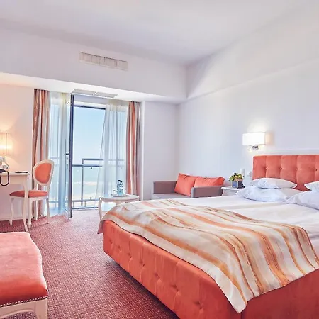 Continental Forum Hotel 4*