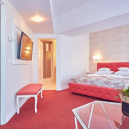 Hotel Continental Forum 4*