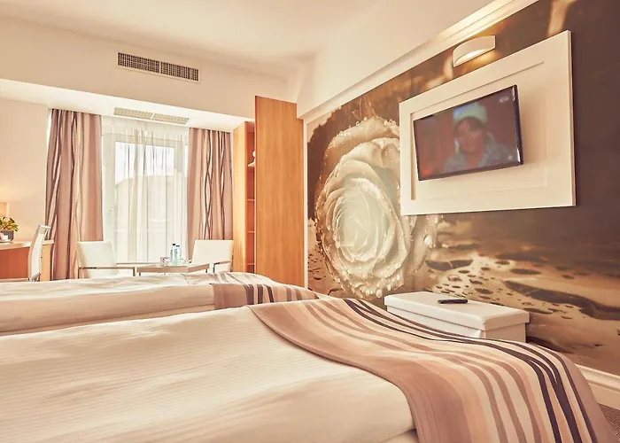 Continental Forum Отель