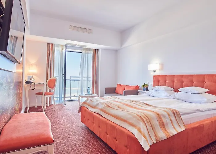 Continental Forum Отель 4*