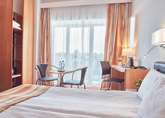 Отель Continental Forum 4*