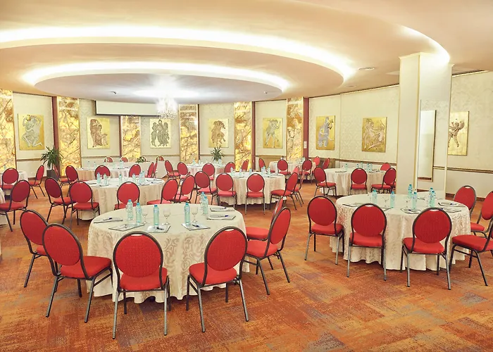 Отель Continental Forum