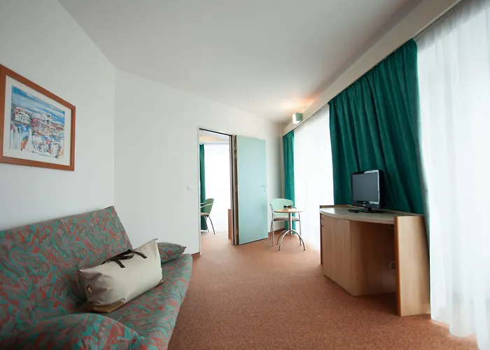 Continental Forum Отель 4*